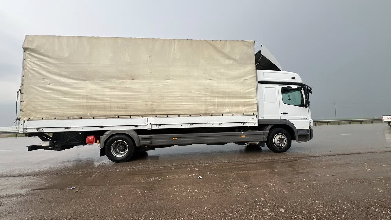 سلام  عليكم  البيع اتيكو موديل 2011  حواجب حجم 1229فول فول مواصفات  بودي 725 ارتفاع 280 باب جك تايرات جديد سنوية  8 طن سيارة  جديد رقم تلفون ***********
