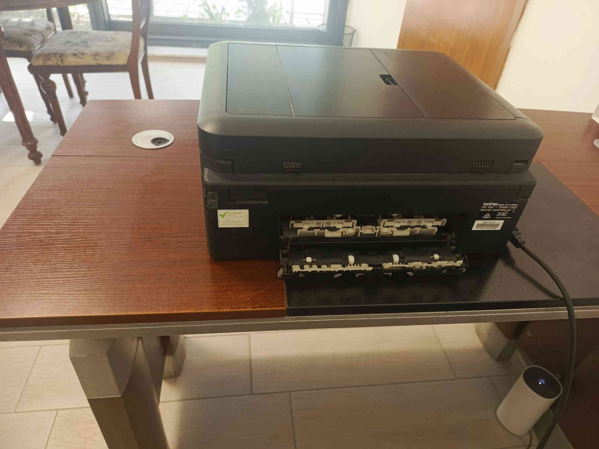 السلام عليكم طابعه برذر جدا اقتصادية احبارهه خزانات خارجية قابلة لاعادة التعبئة بالمرة الوحدة تطبع 5الاف ملون و7الاف اسود وابيض واي فاي فيدر للملازم والكتب وجهين ودوبلكس المكان بغداد السعر 110 الف راسلني مامتواجد عالفيس ***********
