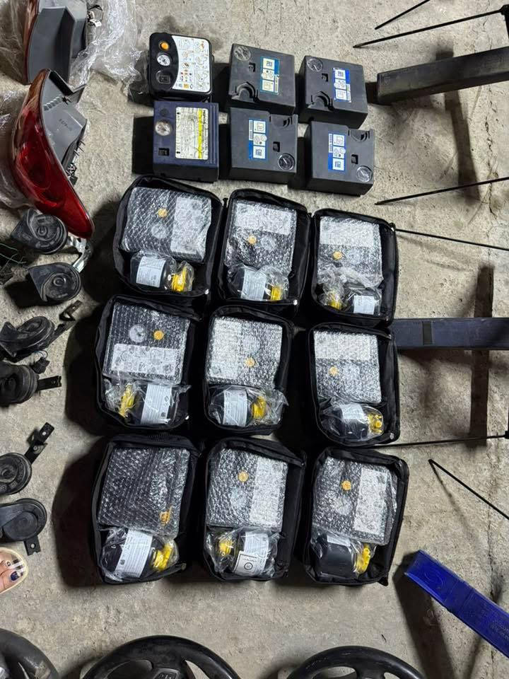 � للبيع منفاخ إطارات كوري أصلي – تفصيخ
🏷️ النوع: منفاخ إطارات كوري أصلي
📌 الحالة: مستعمل (تفصيخ)
⚙️ المميزات:
✔️ أصلي 100%
✔️ قوة نفخ ممتازة
✔️ مناسب لمختلف أنواع السيارات
✔️ عملي وسهل الاستخدام

💰 السعر: ٣٠ ألف دينار
📍 العنوان: مشتل مقابل حمام الفندي
📞 رقم الهاتف: ***********
ضمان بكل قطعه مده شهر رجاع او ستبدال 
يوجد توصيل جميع الحافضات ٥ الف
