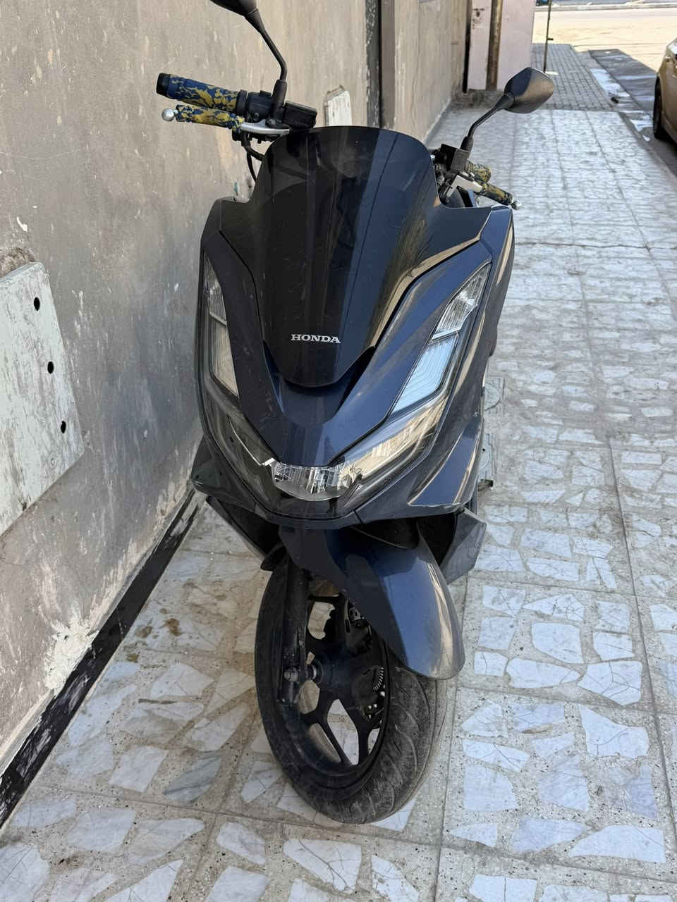 سلام عليكم pcxجيل الرابع دراجه نضيفه ماشيه 23 الف دراجه صار شهر من نازله تدفئه باليدات حساس زدحام ABS دراجه كلش نضيفه. عنوان مدينه الصدر 
رقم ***********
