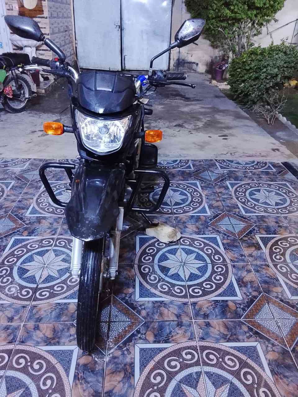 دراجه هاوجي للبيع السعر مليون و 100 بيه مجال جديده كهربائيات كله شغاله مكفوله من  كلشي موديل 22 ويا منافيس عنواني الرمادي حي ضباط للاستفسار على رقم  ***********
