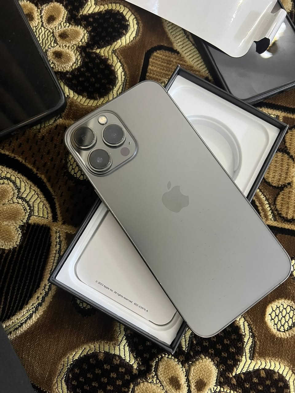 السلام عليكم ايفون 13 برو ماكس لون اسود بطارية 95 ذاكرة256 وتر بروف الجهاز مكفول
ما مبدل اي شي بي/  شرط صرفية  الشحن مره وحده بل يوم شحنة تكفي كارتونة وياا ماته  هاتف 📞 ***********
