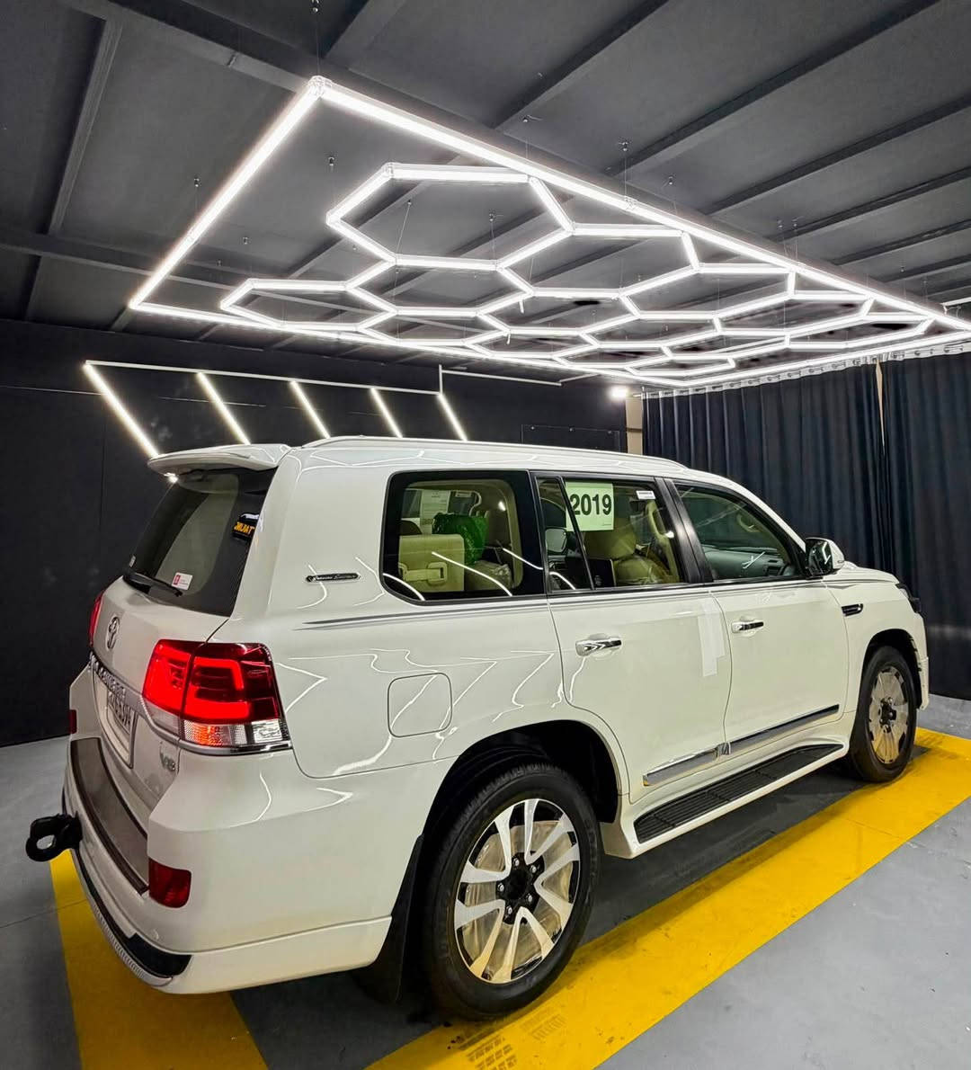 TOYOTA LAND CRUSIR _ 2019 _V8 _🪬

💎اللَّهُمَّ صَلِّ عَلَى مُحَمَّدٍ وَعَلَى آل مُحَمَّدٍ
أرخص سعر بكل عيراق
ملاحظه / بدون مراوص

🔹تويوتا لاند كروزر  ٢٠١٩ مواصفات (بريم)
🔹سياره (V8 ) سلندر حجم محرك 4600
🔹سياره مواصفات بريمي درجه اولا 
🔹ماشيه (97,000) الف كيلو شرت

🔹سياره  جاملغ امامي سكن صبغ بدون
دواخل حتا جاملغ مامفتوح بشرت 
ما باقي سياره مكفوله حتا دعاميات شرت 

🔹سياره محرك و گير بشرت ما مفتوح كاشي جديد  سياره بص ماشاالله 
سياره دينار مصرف مابيها كلشي جديد

‏‎🔥فول فول مواصفات

‏‎شاشة كبير لمس كاميرا حاسة رادارات

‏‎كاميرات 3 شاشات سيلاد فتحة سقف 

‏‎كشن جلد كشن كاراباي شحن موبایل  8 اريباك تبريد مركزية

‏‎بصمة تشغيل عن بعد باب جاك سلاجة ليد زينون 

‏‎تحكمات ستيرن دبل فوليوم فورويل هوك

‏‎سيـارة عل نظافتها احسبها صفر زيرو

💎 تخم تاير دنلوب الاصلي

‏‎ 💎محرك كير بشرط مامفتوح

‏‎سيارة حيل نظيفة كلشي عل بلاد لوك

‏‎سنوية زنكة كلشي جديد مدفوع لـ2029

‏‎باسمي السنوية بشرط تحويل و خرامة 

‏‎سيارة مابيـها دينار مصرف كامل من كل نواحي

‏‎🔷نفسي يوم /تحويل و وكالة حاظر 

‏‎📍مكانك /داخل سليماني

‏‎💵 سعر 473$ورقه

‏‎☎️موبايل/*********** السليمانية, العراق
