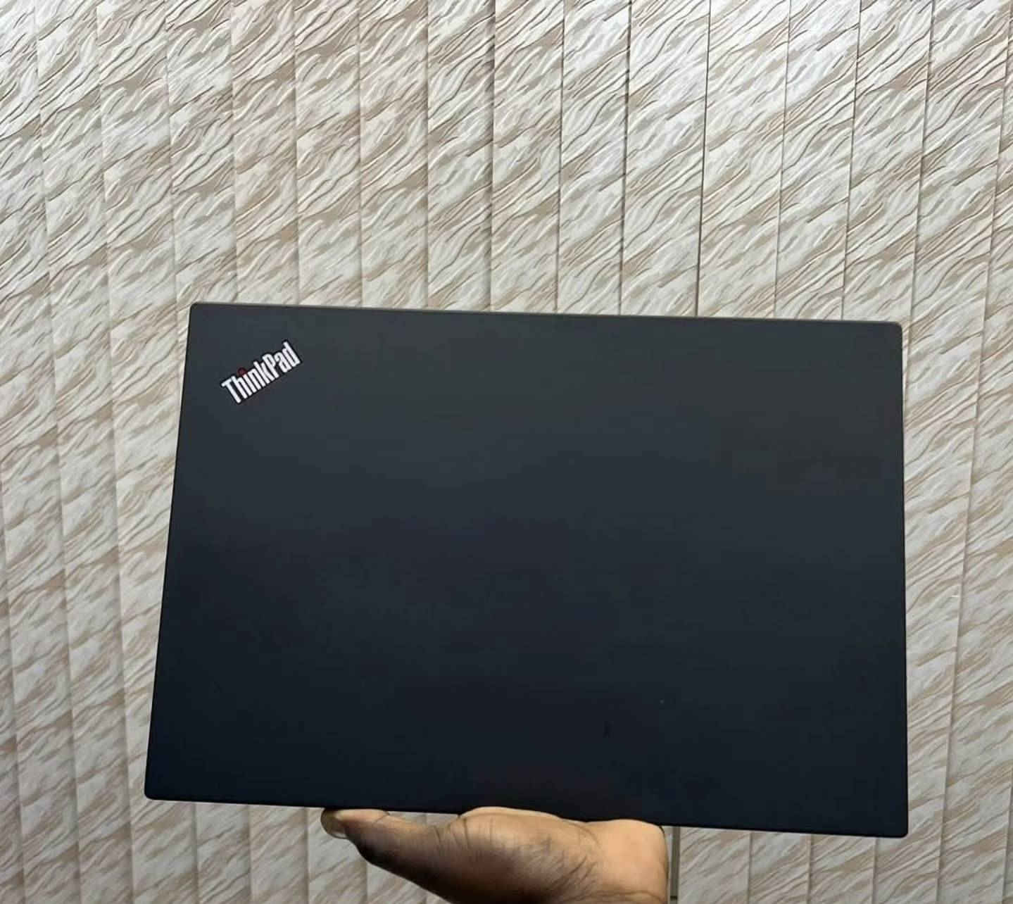 لابتوب Lenovo   الجيل العاشر سوبر سلم  للبيع
المعالج core i5 الجيل العاشر
رام 8 كيكا DDR4
هارد 256 كيكا SSD
كرت الشاشه Intel Uhd 630 حجم 5 كيكا
الشاشه حجم 14 انج ضد التوهج دقة fhd 1920x1080 
باتري ليثيوم 6 خلايا  شحن سريع 65 واط والباطرية ممتازة 
كامره دقة hd تحتوي قفل فتح وغلق الكامرة  
 منفذ  رام  وhdmi وباقي المنافذ   الحاسبه كلش نضيفه وحلوه
السعر 375 الف النجف, العراق


**إذا كنت صاحب هذا الإعلان وتريد حذفه لأي سبب، رجاءا أرسل رسالة إلى الدعم الفني**