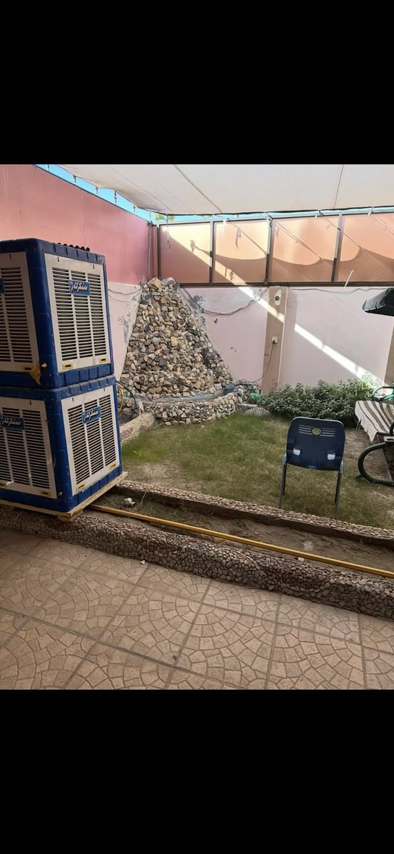 السلام عليكم . بيت في مجمع الكرار للبيع مساحه ١٦٠ م . غرفتين وصاله واستقبال. بيت نضيف طابق واحد . ***********
