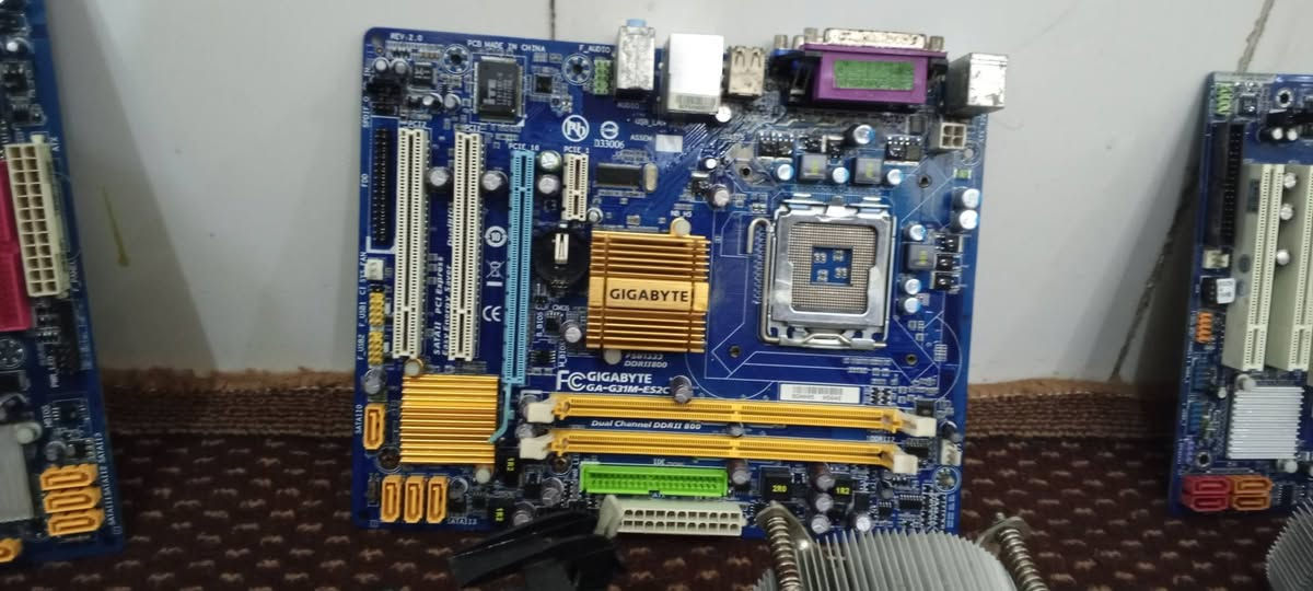 للبيع ..
مذربورد حاسبة دسك توب كيكابايت الي يفيده  سعر القطعة ٥ الاف دينار كلهن ب ٢٠ الف للتواصل ***********
