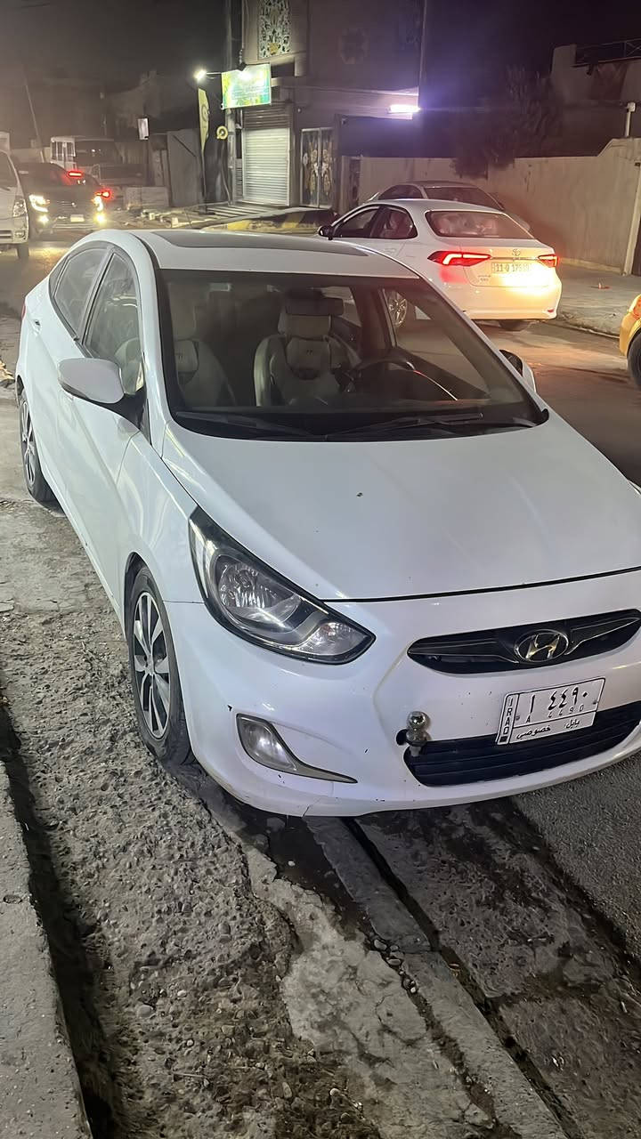 اكسنت خليجي 2012 
فول مواصفات
فئة بلو
تحكم ستيرن
4 دسك
اشاير بلمري
5 تجاوي
فتحة
تخم تاير جديد
باتري جديد 
مكينه كير صدر خير من الله
منضومه تبريد جديده
السنويه باسمي ثاني يوم تحويل 
السياره مبدل جاملغ امامي وقماره وباب خلفيه مصبوغه عام السعر 70 وبيهه مجال بسيط ***********
