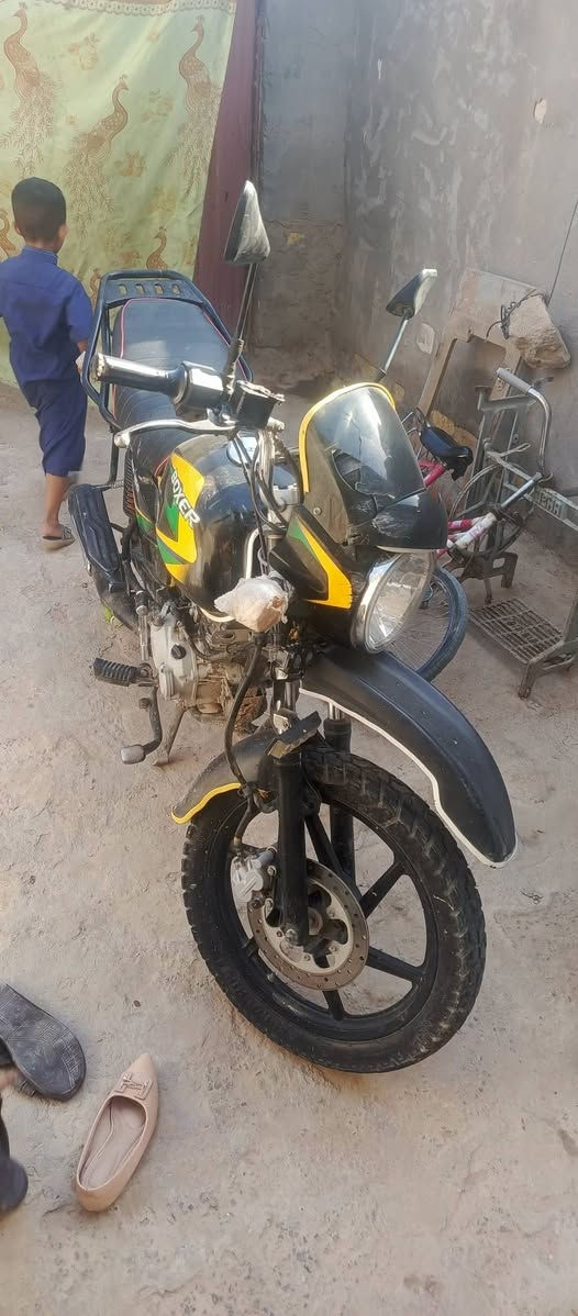 سلام عليكم دراجه بوكسر مديل 22 جاهزه ما عايزه برغي اوراق اصولي سكنر. مكينه جديده دراجه حلوه السعر 800 ممان نجف مشخاب. ***********
