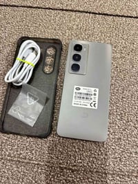 ذاكرة ٢٥٦ • بطارية ٥٢٠٠ • شحن سريع