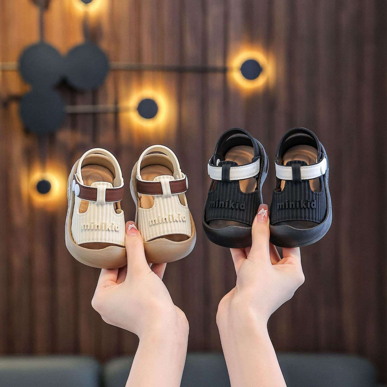 ⁨ ⁨ ⁨ ⁨ 💰 السعر فقط 5 آلاف د.ع
👣 صندل صيفي عملي
🪶 خفيف جداً ومريح للحركة
👌 قالب راهي ومناسب للقدم
📏 القياسات من 18 إلى 29

🎨 متوفر بعدة ألوان (أسود – بيج – بني)

📍 متوفر في سنتر علي هادي للأحذية
كوت – شارع ألف عافية – مجمع جنائن واسط
📦 توصيل لجميع المحافظات

#احذية_اطفال #صندل_اطفال #أحذية_كوت⁩⁩⁩⁩


**إذا كنت صاحب هذا الإعلان وتريد حذفه لأي سبب، رجاءا أرسل رسالة إلى الدعم الفني**