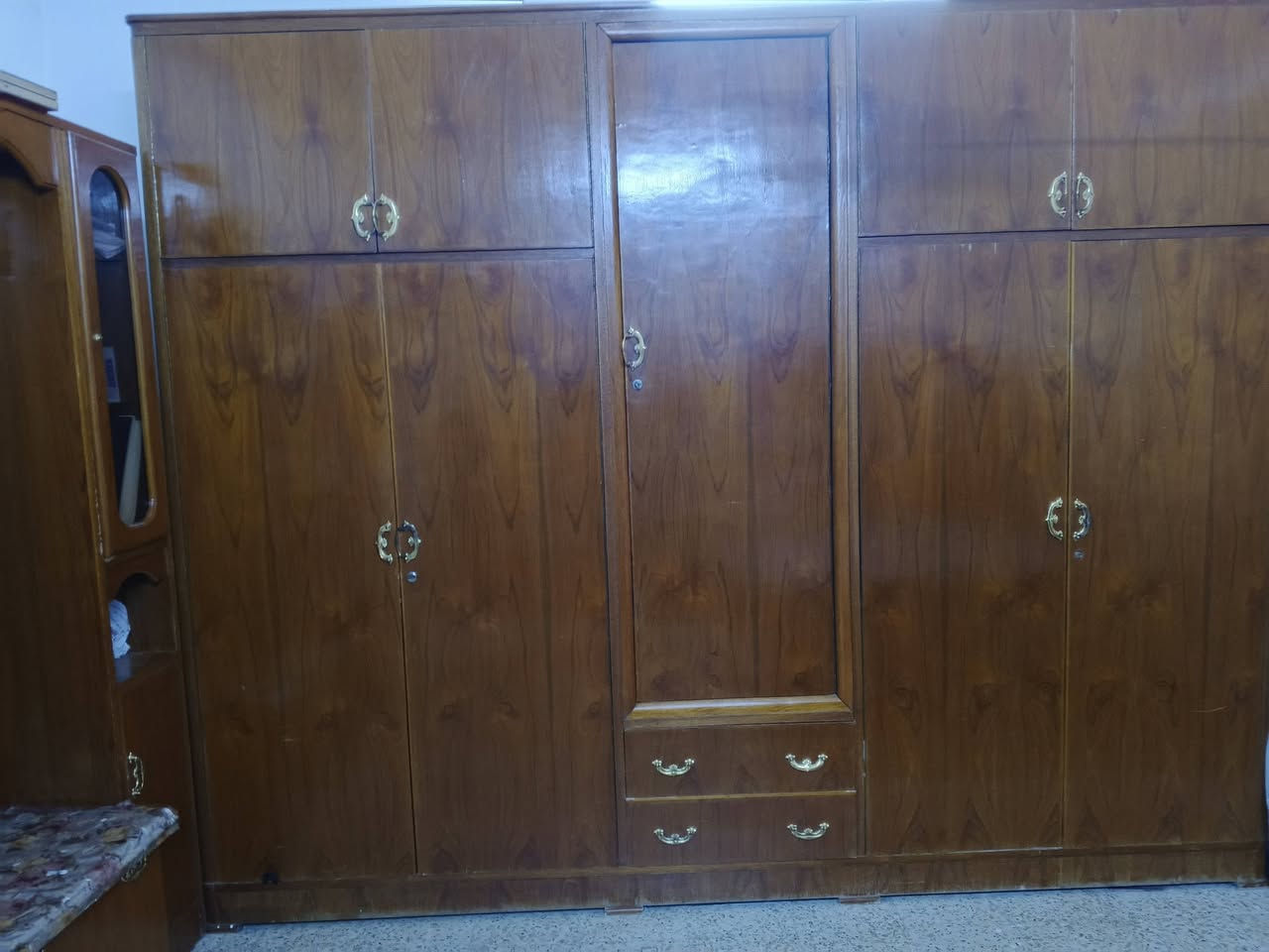 غرفة نوم عراقي مستعمل للبيع ملحق ٥ ابواب شغل ثكيل مابي أي عيب مكان الغرفة الموصل السعر  ٨٠٠ الف لتواصل 
***********
***********
