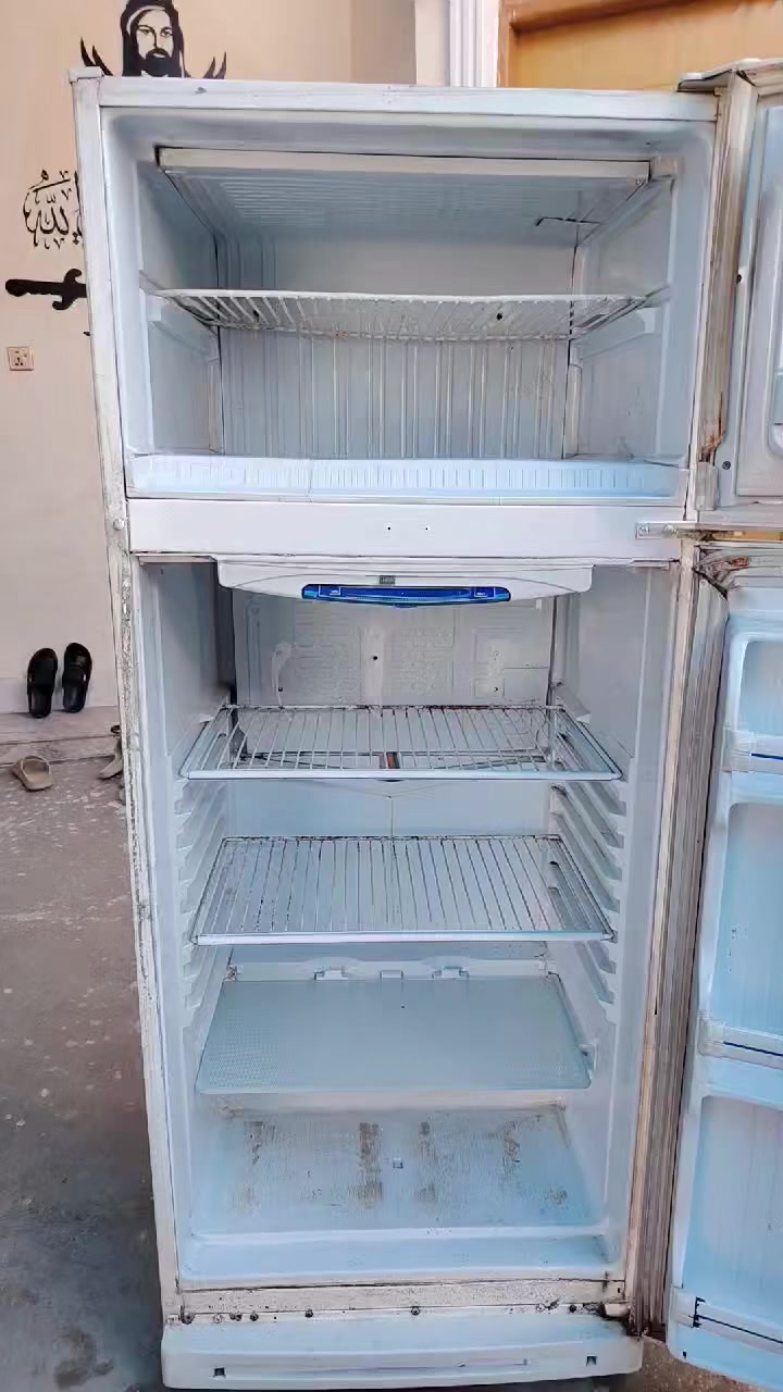 متاح ثلاجه حجم كبيرلبيع ضمان التجميد السعر 150 وبهه مجال
للاستفسار
***********
***********
