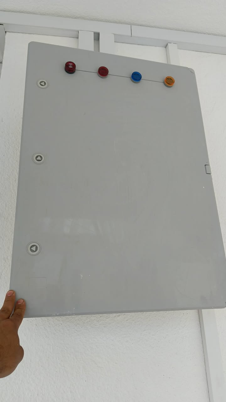 الحمد لله تم إكمال تشطيب بيت الأخ الطيب  
علي حامد 
مثل ما موضح نظافه وترتيب العمل مع العلم البيت ترميم لذلك 

العمل  صار أكثر من نوع  دك كلبس،  وترانج مسطره  وسمنز

  +السيركت والبورد مشترك 

الحمد لله كمل  مثل ما مطلوب  ومن الله التوفيق 

أخو كم مصطفى الكهربائي 
لتواصل وتساب اتصال  ‏‪***********‬‏
