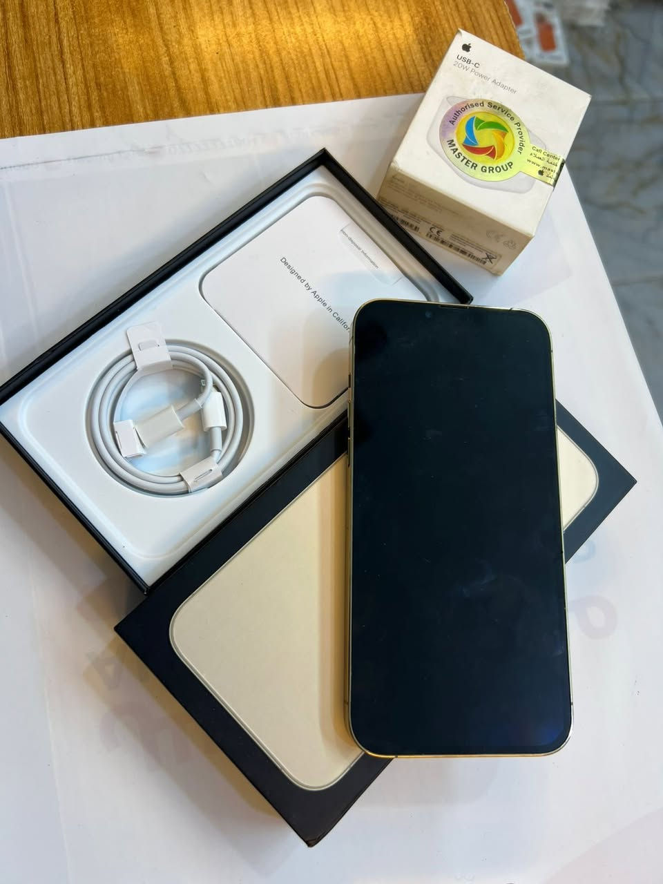 ايفون 13 برو ماكس 256 ذاكرة 
بطارية 95‎%‎
نضافة 100‎%‎
كامل ملحقات الاصلية شركة ماستر 
اصلي وبيه ضمان لوكالة 
استخدام قليل
السعر مناسب
***********
العنوان القطاع شارع السوك مجاور عوينات الكرار 
مركز الشمس
