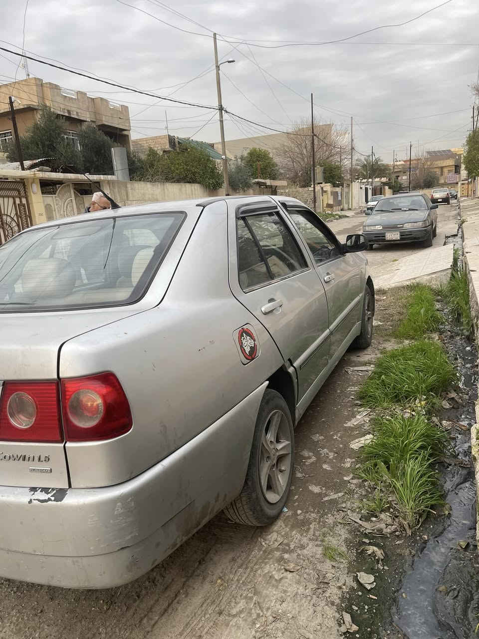 شيري كوين موديل 2013 سياره نظيفه ومرتبه ماشية 134 الف كير ومحرك شرط كابون بانزين بيها طخم تايرات جديد السيارة بدون ضرر وبدون صبغ بيها فقط تعديل عالبارد جاملغ اليسار الكدام 
 السعر 44 وبيها مجال 
للاستفسار  ***********
