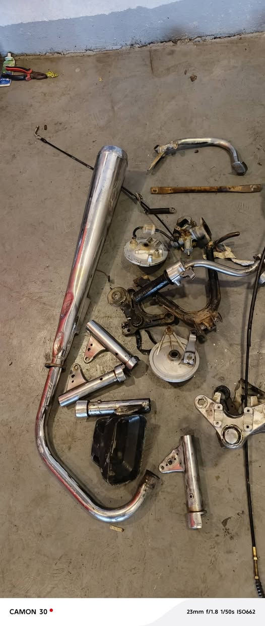 اغراض للبيع عينه ولايت ستيرن بدالات ضفيره  صالنصه  كلهن  ب50 ولمحرك ب125 
***********
