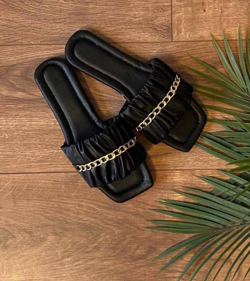 شلعات احذيه نسائيه مشكل كل 50 قطعه ب150 الف يعني القطعه ب ٣ عراقي


**إذا كنت صاحب هذا الإعلان وتريد حذفه لأي سبب، رجاءا أرسل رسالة إلى الدعم الفني**