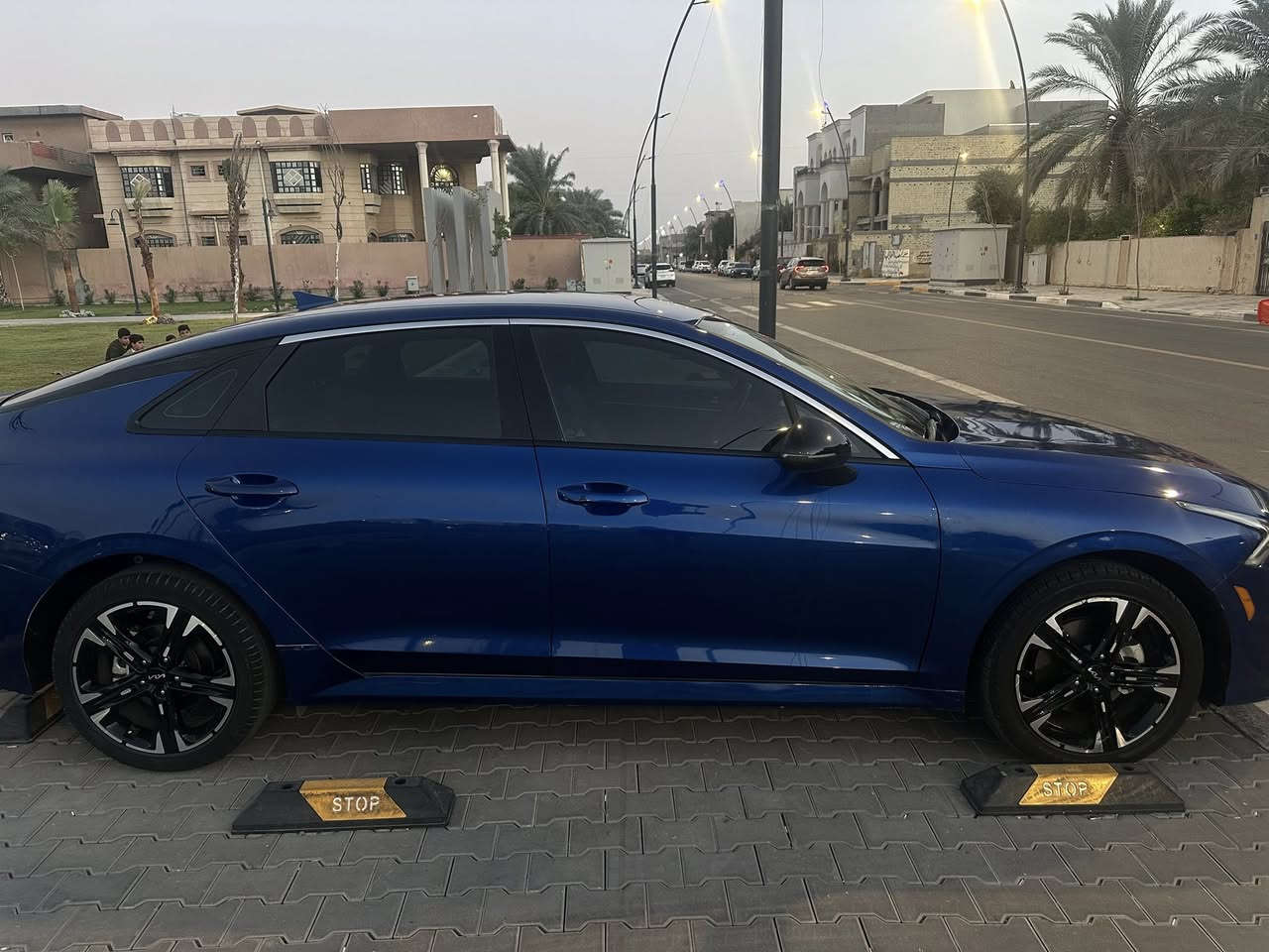 K5_2024
Gt. line فئه
ملاحضة ( السيارة داخلة على الكمرك الجديد ) 
المواصفات:-
1- محرك 1.6 توربو
2- بصمة
3-رادارات امامية
4- رادارات خلفية
5-توقف ذاتي عند الرجوع
6-اشارة بالمري (نقطة عمياء)
7-صندوق يفتح عند الوقوف
8- تشغيل عن بعد
9- سايد بريك دكمة
10- اوتو هولد
11- تحديد مسار
12-قيادة ذاتية
13-اوامر صوتية
14- شاشة اصلية كار بلي و اندرويد اوتو
16-كاميرا خلفية
17-كروس كونترول (تثبيت سرعة)
18- لد نهاري
19-توقف ذاتي عند الرجوع للخلف
20- تحذير عند فتح الباب
22-ترحيب عند الوصول يم الباب
23- تبريد مناخ منفصل
24-السيارة حرفيا كلشي ما ناقصها شغل واطلع
25- رادار امامي وتوقف ذاتي
26- كشنات جلد اسود
27- اربع انضمه قياده
28- تثبيت مسار
29- قياده ستيرن
30- شاحن لا سلكي 
بيه بعد اهواي موصفات GTLINE معروف بعد
_______________________
ماشية 33 الف كيلو متر 
______________________
حادث السيارة بابين عكس السايق امبدلات نفس الون تفصيخ والجاملغ الامامي نفس الون وشبر بارد من الجاملغ الخلفي والبنيد شبر منة بارد 
بدون تكم ودواخل ارباك واحد مال بردة طاك 
مسمكرة أحسن سمكرة السيارة جاهزة شغل وطلع 
______________________
السيارة حرة تترقم جميع المحافظات 
______________ 
المكان بصرة 
_______________
رقم الشاصي موجود 
____________________
رقم الهاتف : *********** واتساب 
*********** اتصال 
________________
السعر : 165 وبي مجال
