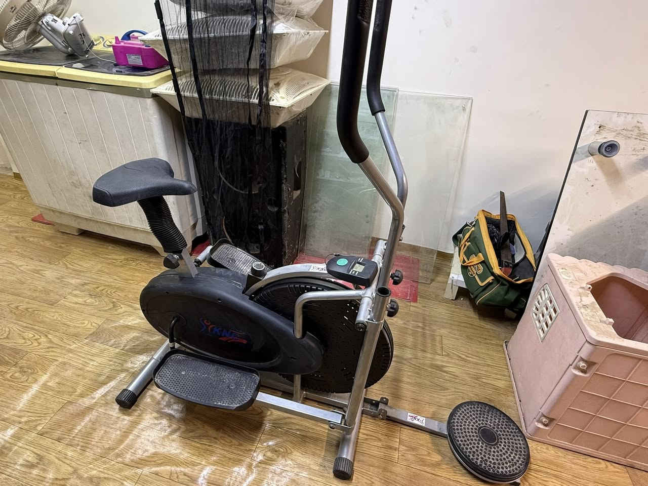 السلام عليكم مجموعة من الغراض بأسعار مناسبة جداً التواصل خاص او واتساب ***********
