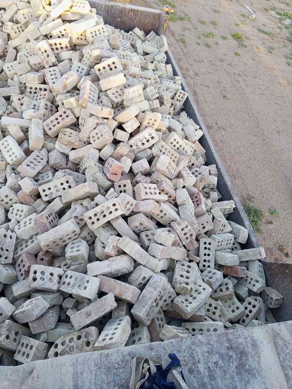 ***********
يوجد كل مواد التبليش للبيع طابوق وبلوك التواصل على الرقم بس
