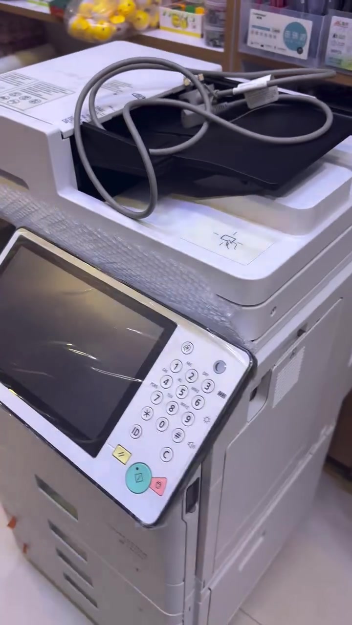 طابعة كانون C355 جديدة 
الاحبار مال الشركة بعدهن ما خالصات شغالة ومكفولة من اي عطل عوزها فقط 3 اشرطة سعرهن 30 الاف 

للتواصل: ***********
