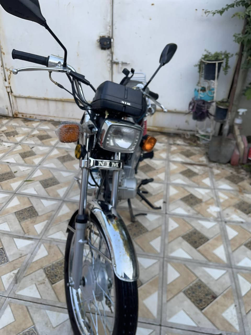 السلام عليكم 
إيراني نامه موديل ٢٥ مكينه نضيفه مفتوحه بدون أوراق بيه مكاتبه دراجه حلوه ونضيفه سعره ٥٠٠ مكاني بغداد العامريه رقم الهاتف ***********
