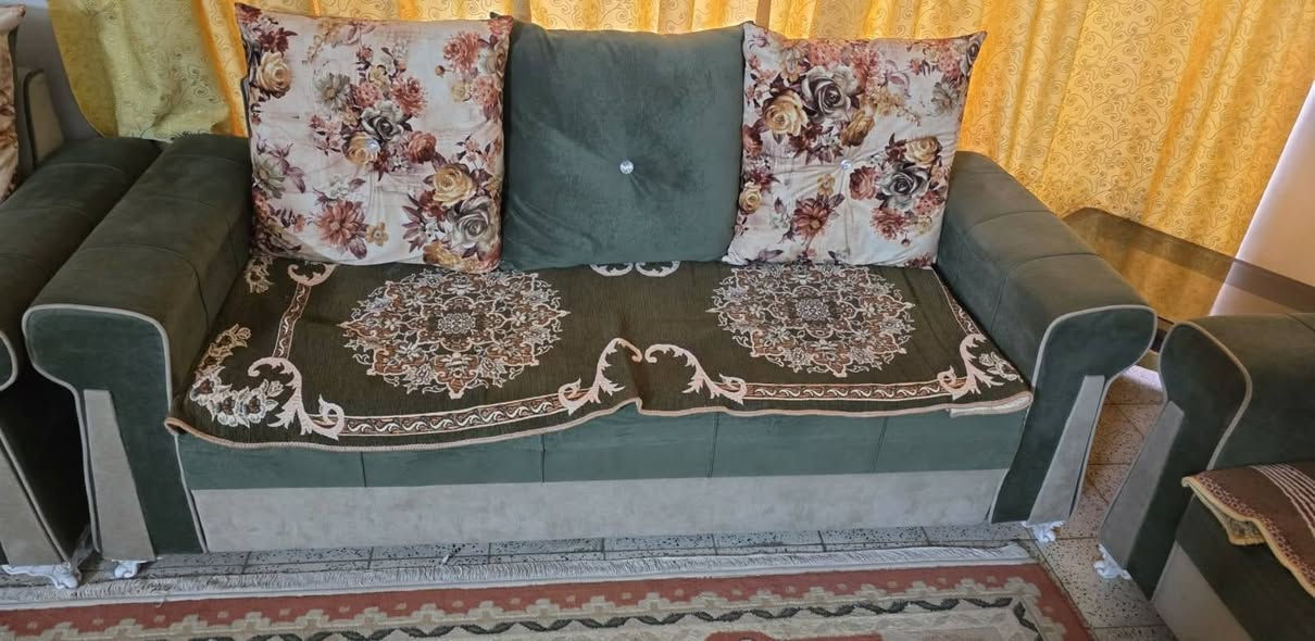 قنفات شغل عراقي درجه اولى مستخدم للبيع ( ١٠ مقاعد )
نضيفات كلش لا زرف ولا شك ولا كسر ولا اي مشكله بيهم 
(( السعر ٣٠٠ )) و بي مجال بسيط 
مكاني بغداد عامرية 
*********** موجود واتساب
