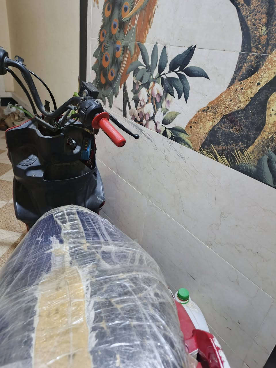 السلام عليكم دراجه لبيع ابيع كومه حديد يرادلها شي بسيط وصير اني ابيعلك كومه حديد مكان الدراجه بعقوبه التحرير قرب جامع الانفال الاستفسار خاص او على الرقم *********** سعرها 150 وبيها مجال
