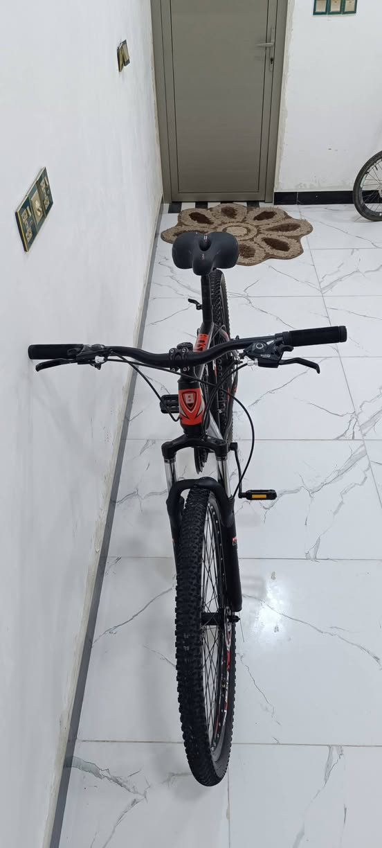 دراجة هوائية للبيع جبلي تجاري بهاي النضافة ناقصة بس تكبين تاير خلفي  قياس ٢٨ رايده ب١٢٥ الف وبي مجال قليل للشراي مكاني البصرة   اتصال  اوواتساب ***********
