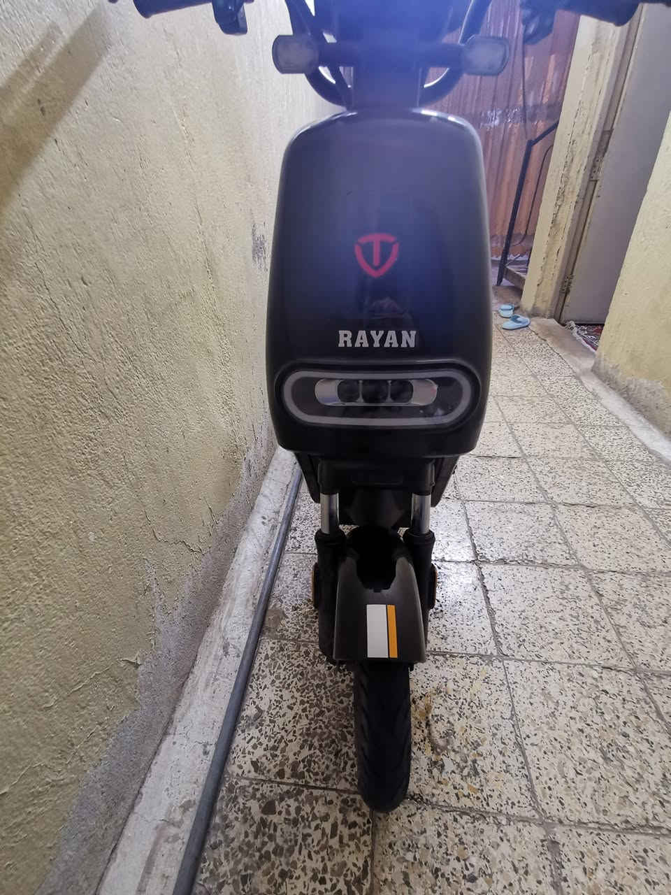 دراجه شركه الريان تالج اربع بطاريات سويجين وبصمتين وبيها انذار سرقه الدراجه حلوه ونضيفه مابيها اي نقص وياها شاحنه الاصليه. 
المكان بغداد الكاظميه 
السعر 350 وبيه مجال 
الرقم للتواصل ***********
