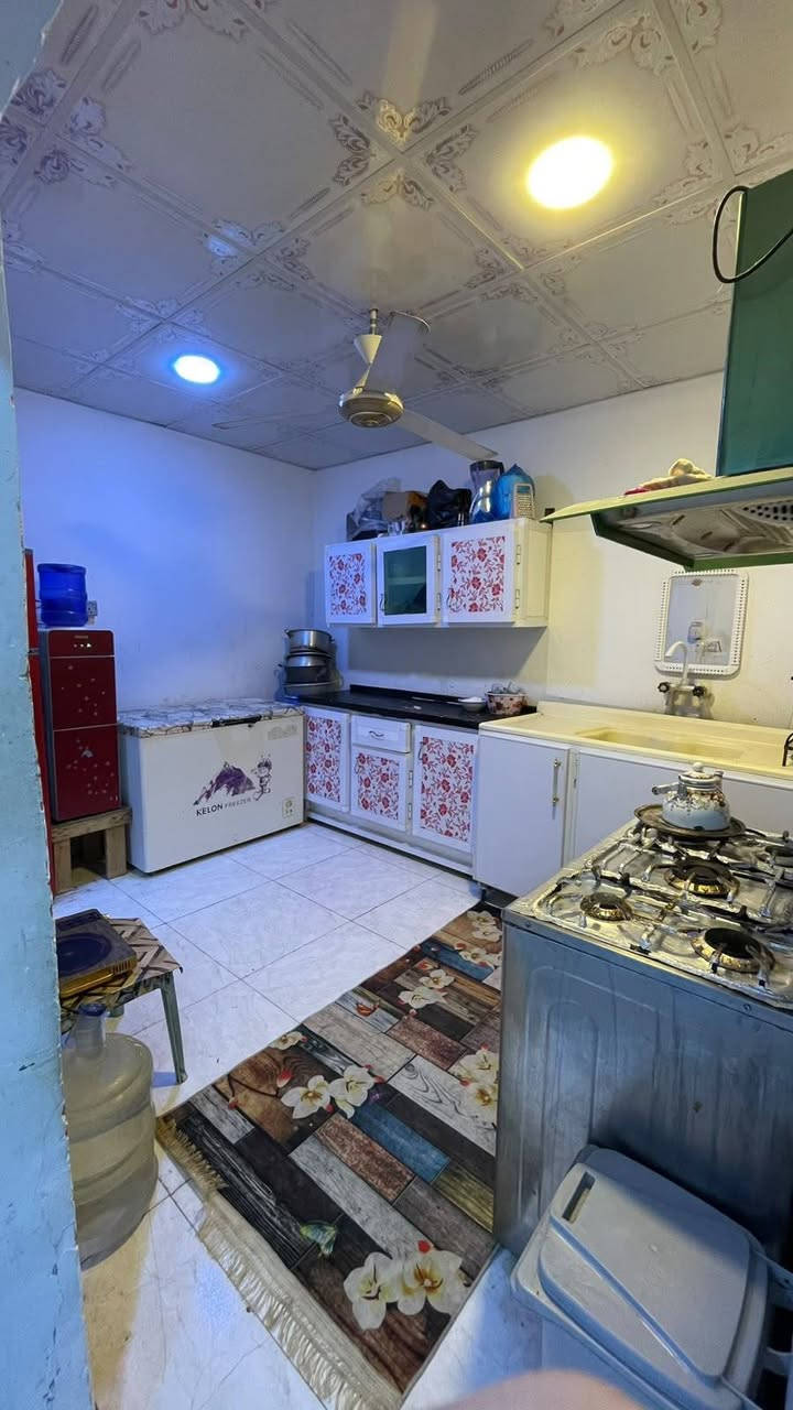 سلام عليكم بيت للبيت زراعي خدمات شارع مقرنص ومجاري كهرباء جديده  كاع ابو سكينه شارع يونس الكيم المساحه ١٢٥ متر 
البنا ٣ غرف غرفتين جوه وغرفه فوك وستقبال البنا طابوك وبلوك ينباع واحده وينباع ويه الغرض كله حته سبالت والغرفت النوم الستفسار اتصال ***********سبالت عدد ٣ مكيف ١ سخان توانكي ٢ كاونتر مراوحه جداريه ٤ ومراوحه سقفيه ٢ طباخ الستفسار اتصال
