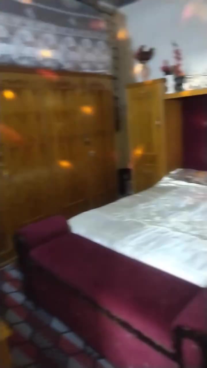 السلام عليكم عندي غرفت خشاب للبيع كامله قنصور تخت مرايا غرفه كامله فصال جديد خشابهه ثكيل السعر اب 650وبيها مجال مكاني موصل جانب الا ايمن حي التنك انتصال على رقم الهاتف  ♥️ ***********
