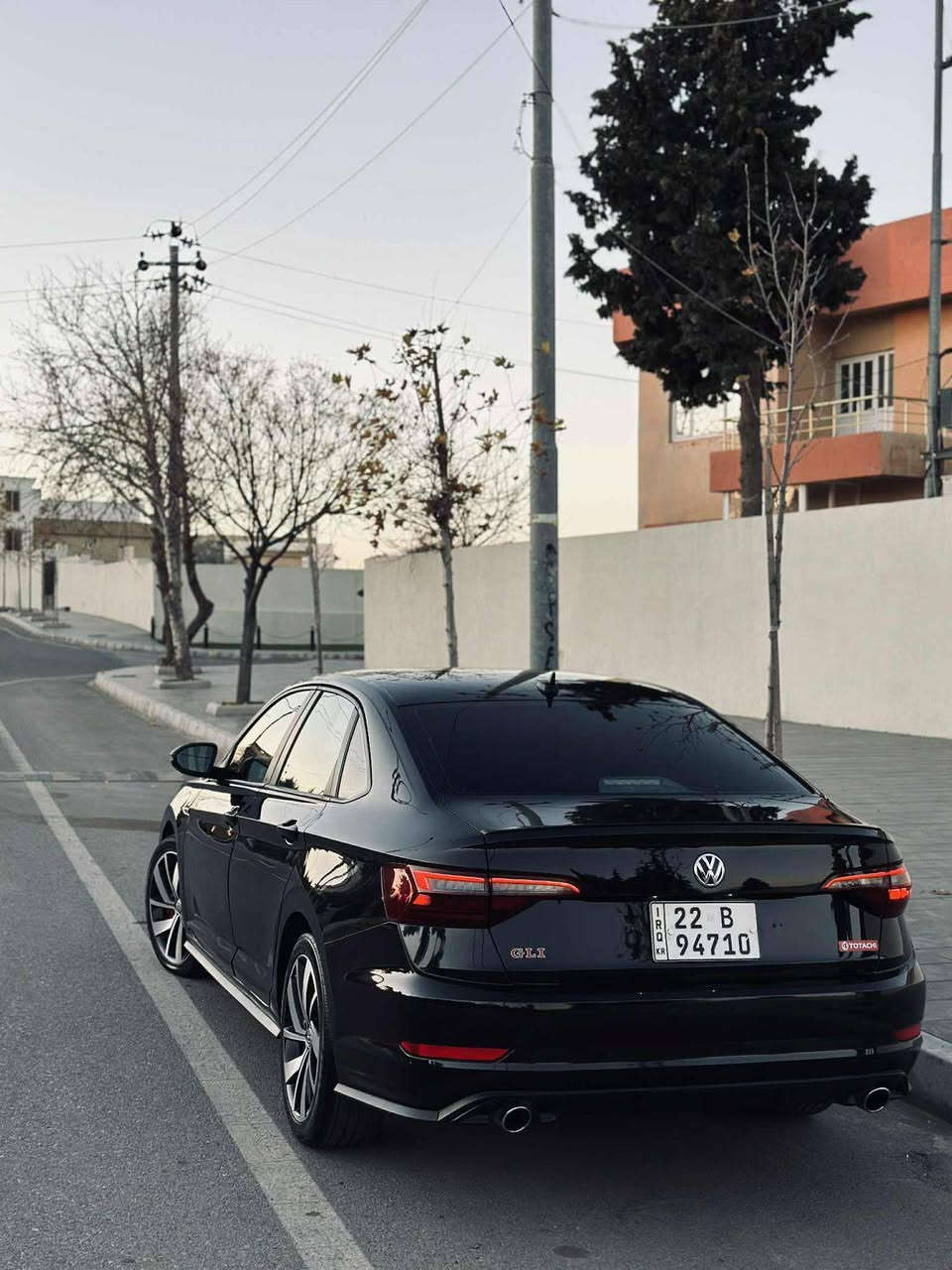 جيتا gli 35 موديل 2021
ممشي 54 الف مايل 

مواصفات 35 يعني 
1_ بصمة 
2_ كشنات سپورت و هيتر
3 - شاشه و كاميرا و أپل كار پله ي
4 - لايت دبل عدسة 
5- رادار أمامي و خلفي و جانبي
6 - كير سپورت و شفتات ستيرن
7 - تحكم ستيرن كامل ستيرن GLI
8- تبريد لمس 
9- مودات قيادة علي شاشة منها سپورت و أيكو و كومفورت 
10- بريك لمس 
11- تراكشن عادي  و سپورت بلس 
12- جامات كهربائية
13 - دشبول LED 12 ألوان 
14-لانج كونترول بلادي - باقي مواصفات معروفة ) 

السيارة حادثها خفيف دواخل ماكو و أيرباكات سليمة بلادي بشرط 
صفحة سايق قطعتين كلير أمريكا و قطعتين صبغ و روبع بنيت صبغ  

الكير و المحرك و كهربائيات و رادارات و حجر بيئة كلها بشرط 🌺

مكان سياره حاليا بغداد
للاستفسار 
***********
