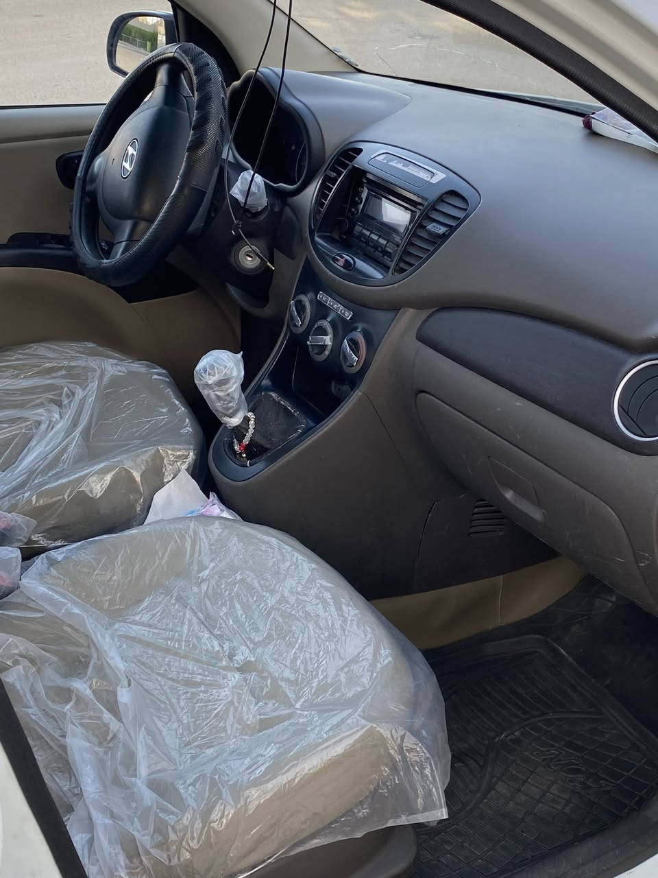 السلام عليكم للبيع هوندا موديل ٢٠١٢ رقم شمال شرط التحويل وكالة عامة بسمي السياره جديده محرك وكير شرط السياره كير عادي تبريد شغال فقط نقص غاز شرط 
عنواني تكريت مجمع الجوهره 
رقم هاتف ***********
السعر ٦٠ بيها مجال قليل
