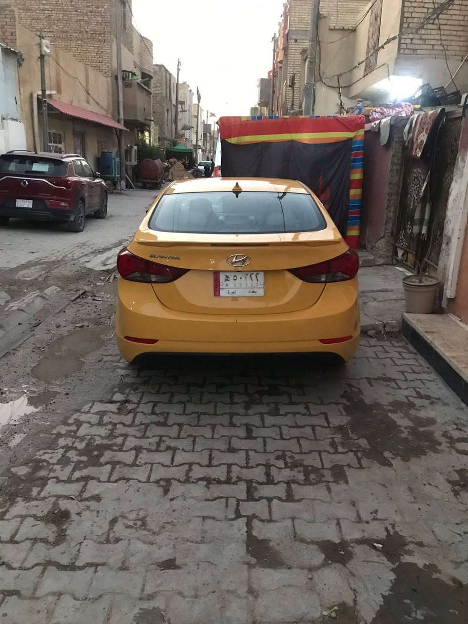 يالله الانترة 16 أمريكي للبيع حدثها بنيد أمامي فقط 
تخم تاير جديد باتري جديد تبريدها هسة سويتة فول 
سعر 99 وبيها مجال مصفرة هيئة وغرامات
مكان السيارة بغداد الحرية
رقم صاحب السيارة *********** موجود اتصال وات ساب
