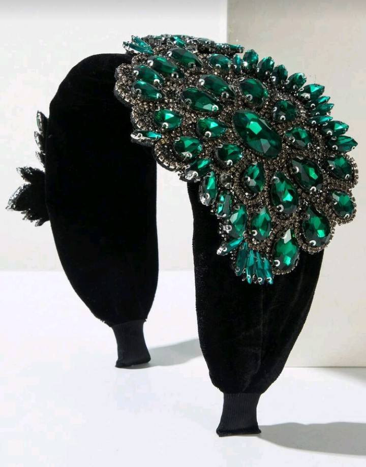 متوفرة هذا الجمال 🥹
طوك كريستال ثقيل يمووووت 💯 
سعره 4000 آلاف


**إذا كنت صاحب هذا الإعلان وتريد حذفه لأي سبب، رجاءا أرسل رسالة إلى الدعم الفني**