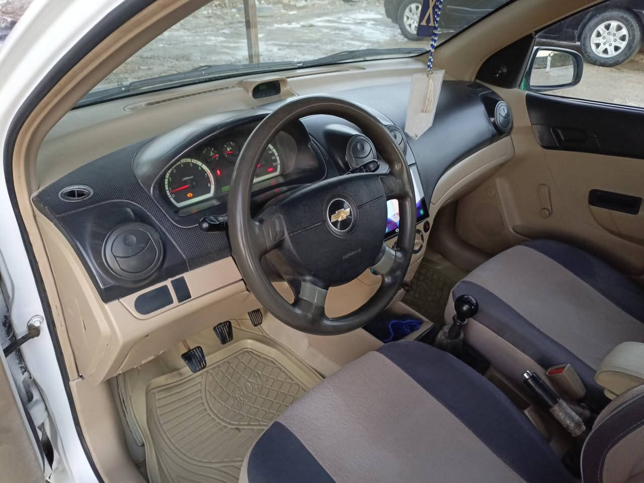 للبيع افيو موديل 2013  محرك 1600جديد رقم مثنى تحويل  مباشر راعيه يريد مداور كير عادي سياره بيهه بابين صبغ جهت سائق باقي كفاله السعر 65 وبيه مجال  العنوان الديوانية الحمزه الشرقي ‏‪***********‬‏
