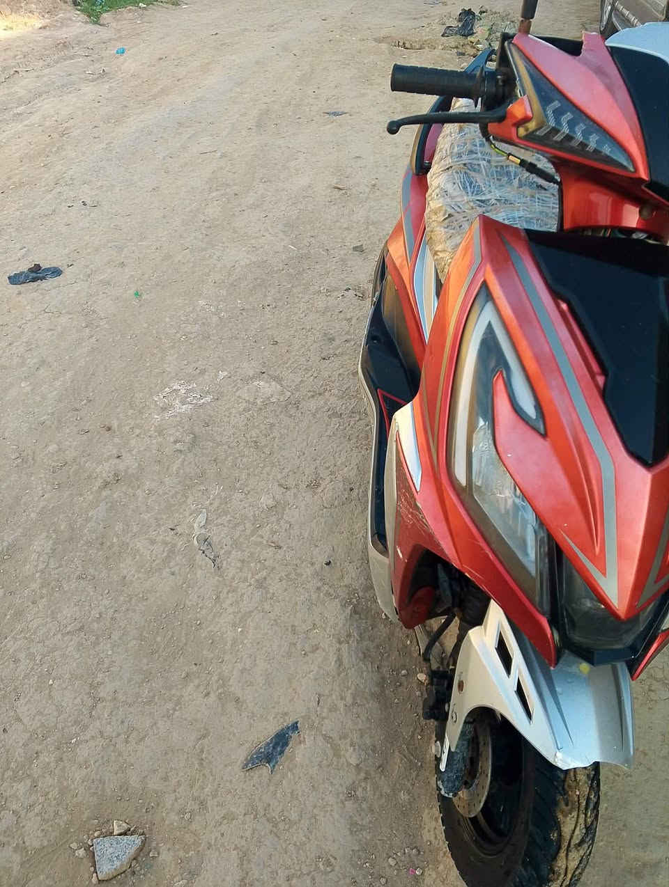 سلام عليكم دراجة نوع سكنس  ياباني جامبو للبيع جاهزة شغالة هندر سلف سعر 470بيها مجال عنوان القاسم رقم الهاتف ***********

