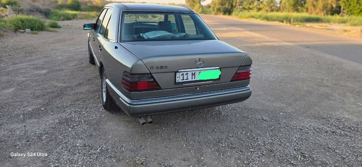 السلام عليكم 
مارسدس دب موديل 1991
بسمي محرك كاز OM606
كير D4
قواعد دبلات سليمه 
تبريد شغال 
نواقصها الدعاميه الاماميه مشكوكه ترجع فايبر كلاس 
صدر الامامي جيد جداً 
صدرها الخلفي جيد 
صرفها خير من الله 
للبيع سعرها 83 ورقة 
***********
