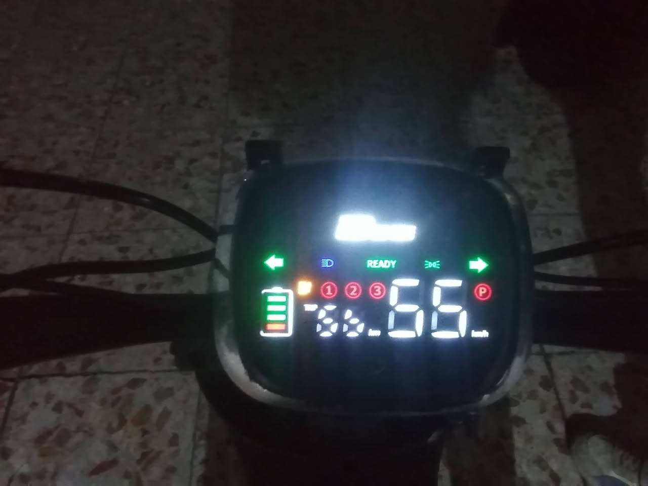 سلام عليكم  دراجه شحن   بطاريات  اليثيوم قويه  دراجه جديده حيل بعدها بوكاله ومكفولا من كل شي  لايت زنون اصفر وابيض كلش قوي ونشرات متغيره لالوان والد خلفي بريك قوي منفد شحن بيها تايرات جدد  شاحنه جديده   سعر210 وبيها مجال  مكاني بغداد مدينة الصدر  رقم هاتف *********** متواجد واتساب  وخاص
