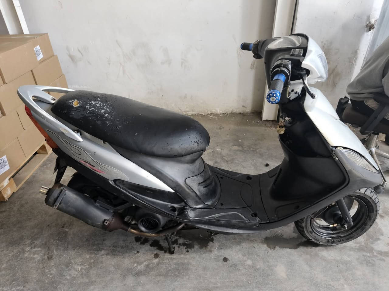 السلام عليكم ماكس عدلة النضافه شوفت عينك كهربائيات شغاله نكرة سلف هندر مكاني مقابيل ملعب المدينة السعر ٥٠٠ وبيها مجال ***********
