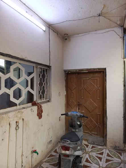 للبيع دار طابو زراعي صرف المساحه 180 طابقين غرف نوم عدد 4 هول فوك وجوه نفس الشي استقبال ومطبخ  ورديه يبعد عن الشارعالعام50متر خارج مقابيل العلوه المخضر الصوب الصغير السعر خاص ابو مصطفى للعقار ***********
