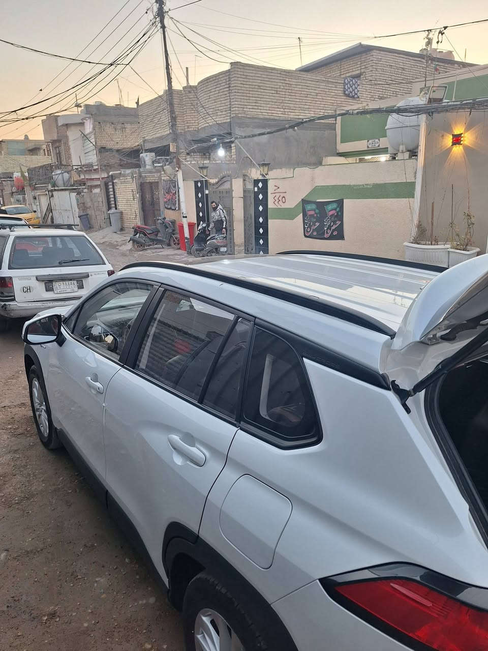 سيارة كورلا كروس 2024
محرك 2000
رقم بغداد بأسمي
ماشية 
رادار
تحكم ستيرن
تحديد مسار
بصمة تشغيل
هاند بريك بصمة
اوتو هولد 
فتحه
مود درايف
مانع انزلاق
 داش كام من غير كامراتها
***********
السعر180 ورقة
