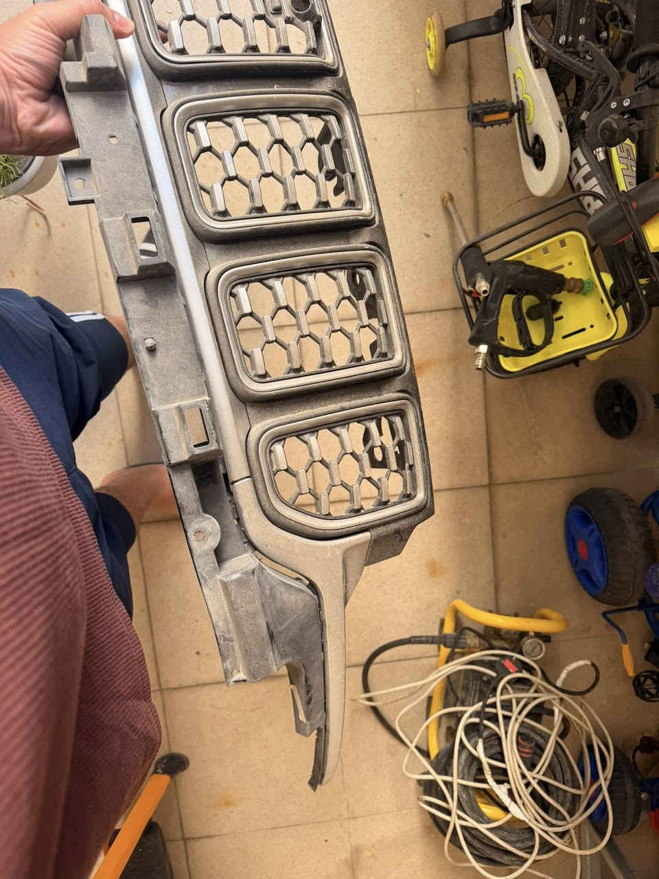 شباك امامي جيب سومت شكل الجديد ٧ راكب مع نيكلات  كامل اصلي بي مكان النايت فشن (الناظور الليلي) ومكان الكامرة الامامية بدون شخط جديد واصلي وكالة
للبيع 

***********
