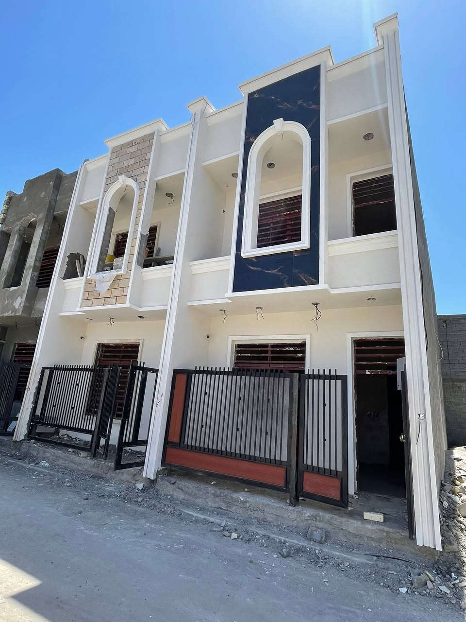 ٧٠متر بسعر ٧٣مليون وبي مجال ٣غرف نوم

يحتوي ع صاله ومطبخ وغرفه وصحيات الطابق الثاني يحتوي ع غرف نوم عدد ٢وحمام 

طابو زراعي سند ٢٥

شارع كامل الخدمات 

الموقع بغداد منطقة الدوانم قرب الشرطه الخامسه 

للاستفسار اتصل ***********
