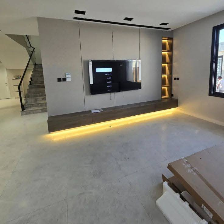 بالتقسيط مع مكتب الخليج للديكورات نعمل جميع انواع الديكورات المغربية والسقوف الثانوية والاصباغ وتغليف الواجهات بالحجر الطبيعي والفلين مع ضمان حقيقي استفسار اتصال بالرقم ***********عبدالله
