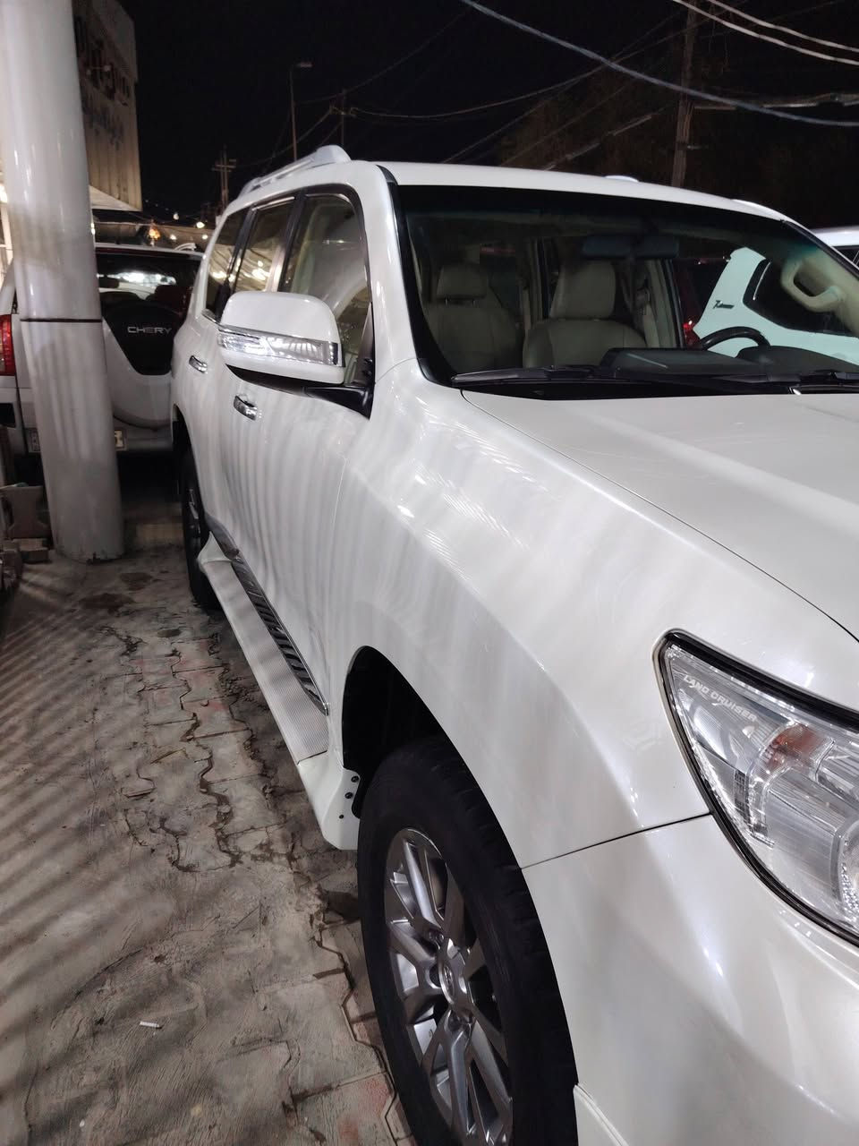 السلام عليكم برادو مديل ٢٠ TXLخليجيه مكفوله من صبغ بيه بارد جدا بسيط ماشيه ٨٧ الف بصمه سلايت كشن جلد وكهرباء سبيرتعليك *********** مكاني بغداد الكرعات
