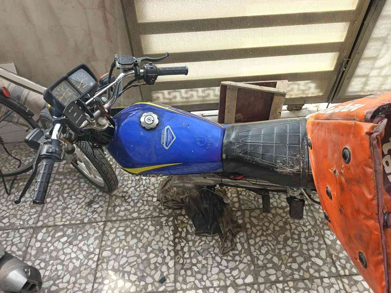 السلام عليكم ايرانيه سولنك موديل ٢٣ دراجه بيها نواقص ونضوح دهن شغاله وتمشي مكاني البياع السعر ٣٥٠ وبيهه مجال ***********
