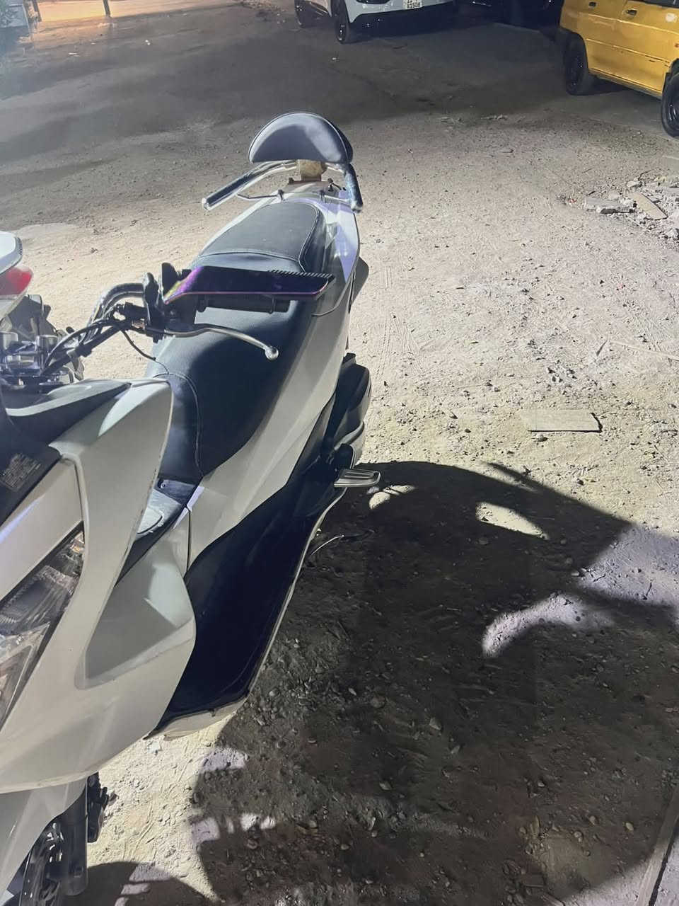 السلام عليكم
دراجة pcx جيل ثاني ياباني 
مكينة 150 
كلشي شغال ما بيها نقص 
ماشية 58 
دبل سويج تدفئة يدات 
بيها ملاحظات ب الكفر  

حي اور 
*********** 

السعر مليون ونص
 10$
 وبيها مجال
