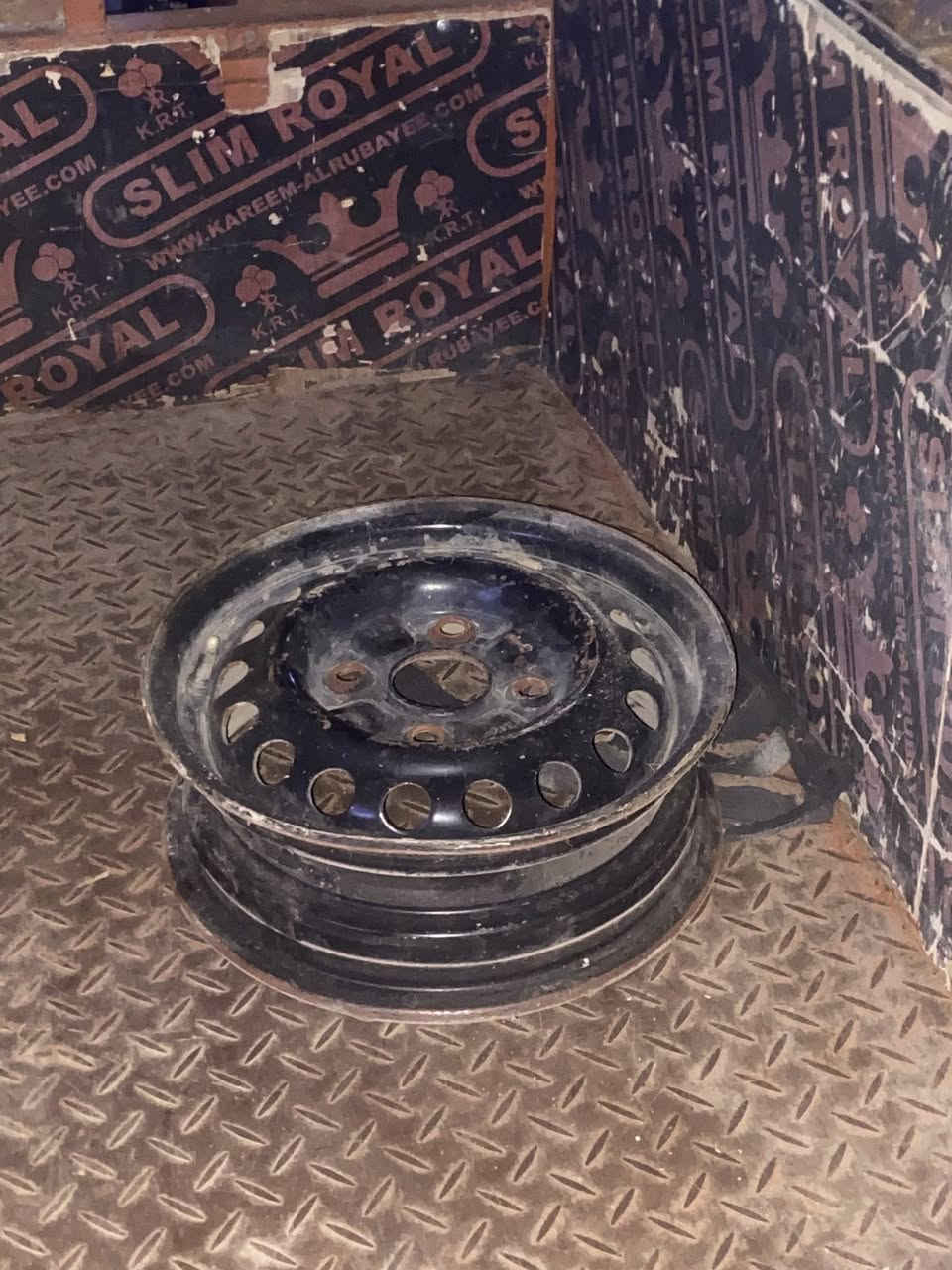 سلام عليكم للبيع ويل سايبة و مال ستوتة حجم ١٣نضيف عنوان شهربان عزي قيم بل يرضي الله رقم لهاتف 

***********
